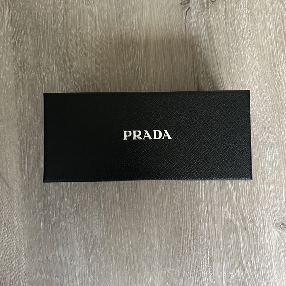 Prada PR 08YS Black Lens sunglasses New - Picture 2 of 4